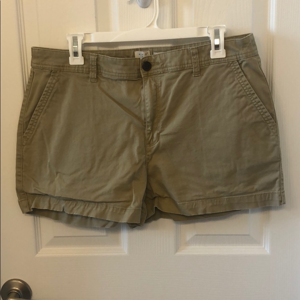Khaki short shorts